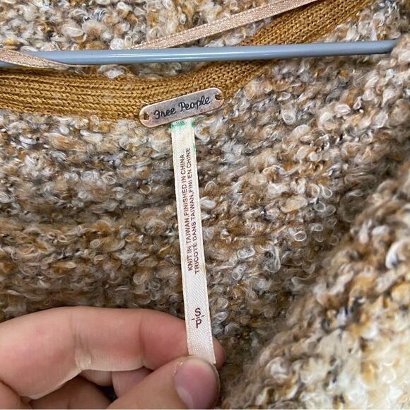 Free People Tan Cowl-Neck Knit Boxy Oversized BFF Sweater Size Small - Picture 4 of 7